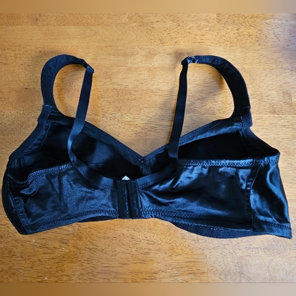 Black Silky Wireless, Unlined Womens Bra - Size 40D - Picture 4 of 6